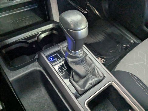Used 2020 Toyota Tacoma TRD Sport AWD/4WD image 27
