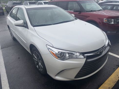 Used 2016 Toyota Camry XLE w/ Moonroof Package FWD image 2