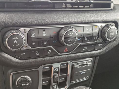 New 2025 Jeep Gladiator Sport image 26