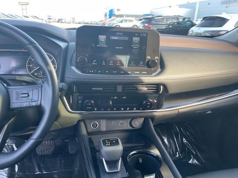 Used 2023 Nissan Rogue SL w/ SL Premium Package image 19