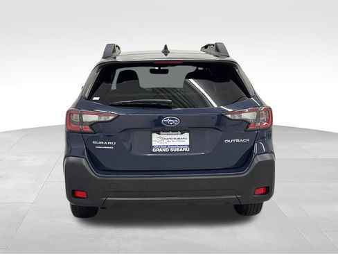 Used 2024 Subaru Outback Premium AWD/4WD image 5