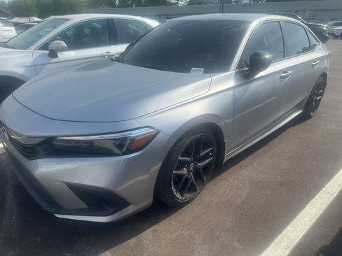 Used 2023 Honda Civic Sport image 2
