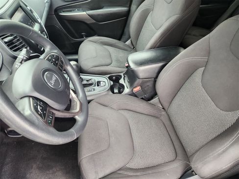 Used 2019 Jeep Cherokee Latitude w/ Popular Appearance Group image 12