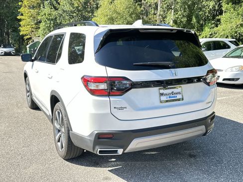 Used 2025 Honda Pilot Touring image 4