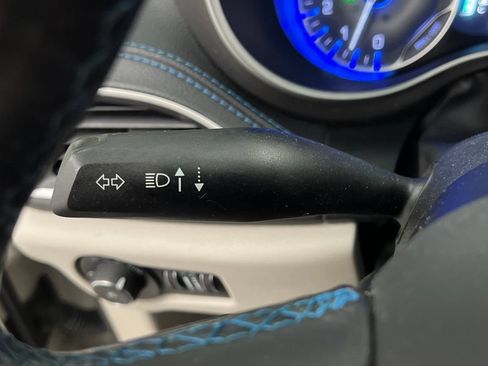 Used 2021 Chrysler Pacifica Touring-L FWD image 59