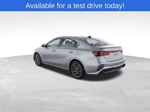 Used 2024 Kia Forte GT-Line w/ GT-Line Premium Package FWD image 3