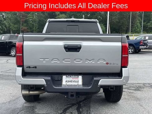 Used 2024 Toyota Tacoma TRD Off-Road w/ TRD Off Road Upgrade Package AWD/4WD image 4