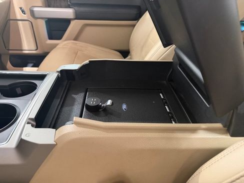 Used 2018 Ford F250 Lariat w/ Lariat Ultimate Package AWD/4WD image 33