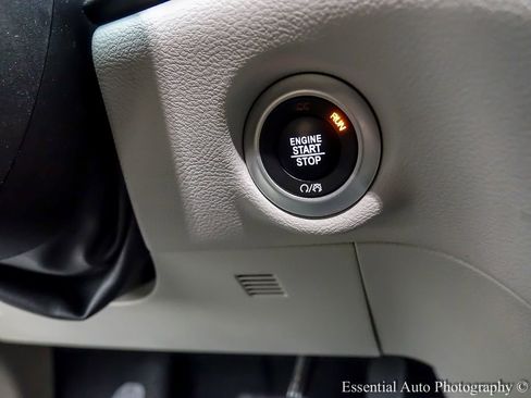 Used 2018 Chrysler Pacifica Touring-L Plus w/ Advanced Safetytec Group FWD image 16