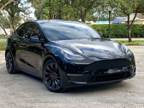 Used 2022 Tesla Model Y Performance image 3