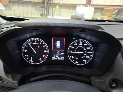 Used 2025 Subaru Crosstrek 2.0i Premium image 2