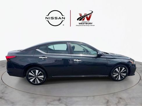 Certified 2022 Nissan Altima 2.5 SV FWD image 5