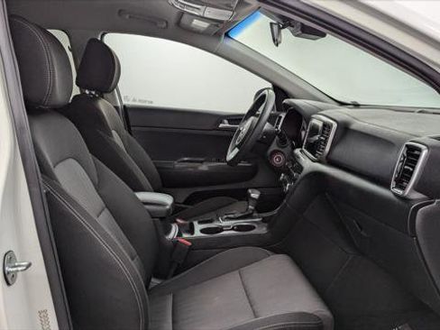 Used 2020 Kia Sportage LX image 19