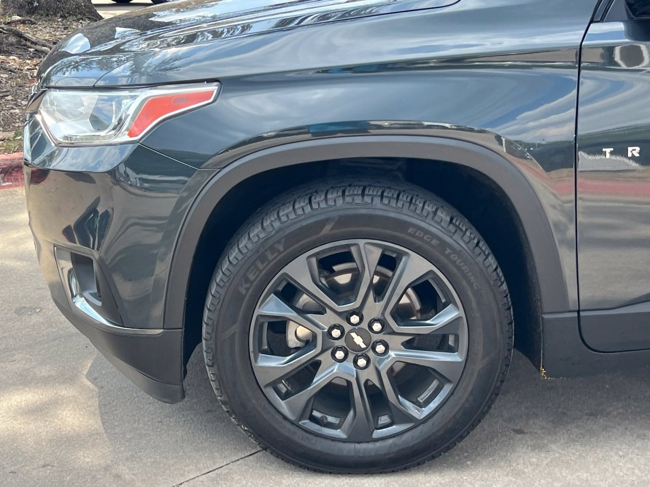 Used 2020 Chevrolet Traverse RS w/ LPO, Floor Liner Package FWD image 25