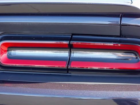 Used 2017 Dodge Challenger R/T image 7