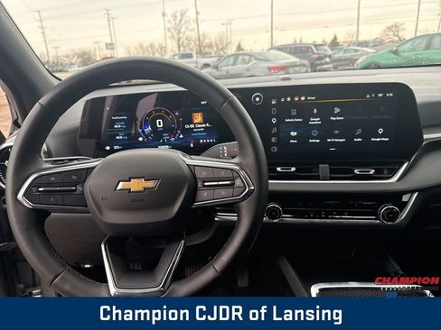 Used 2025 Chevrolet Equinox LT FWD image 24