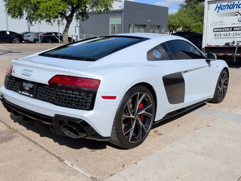Used 2022 Audi R8 V10 w/ Premium Package image 7