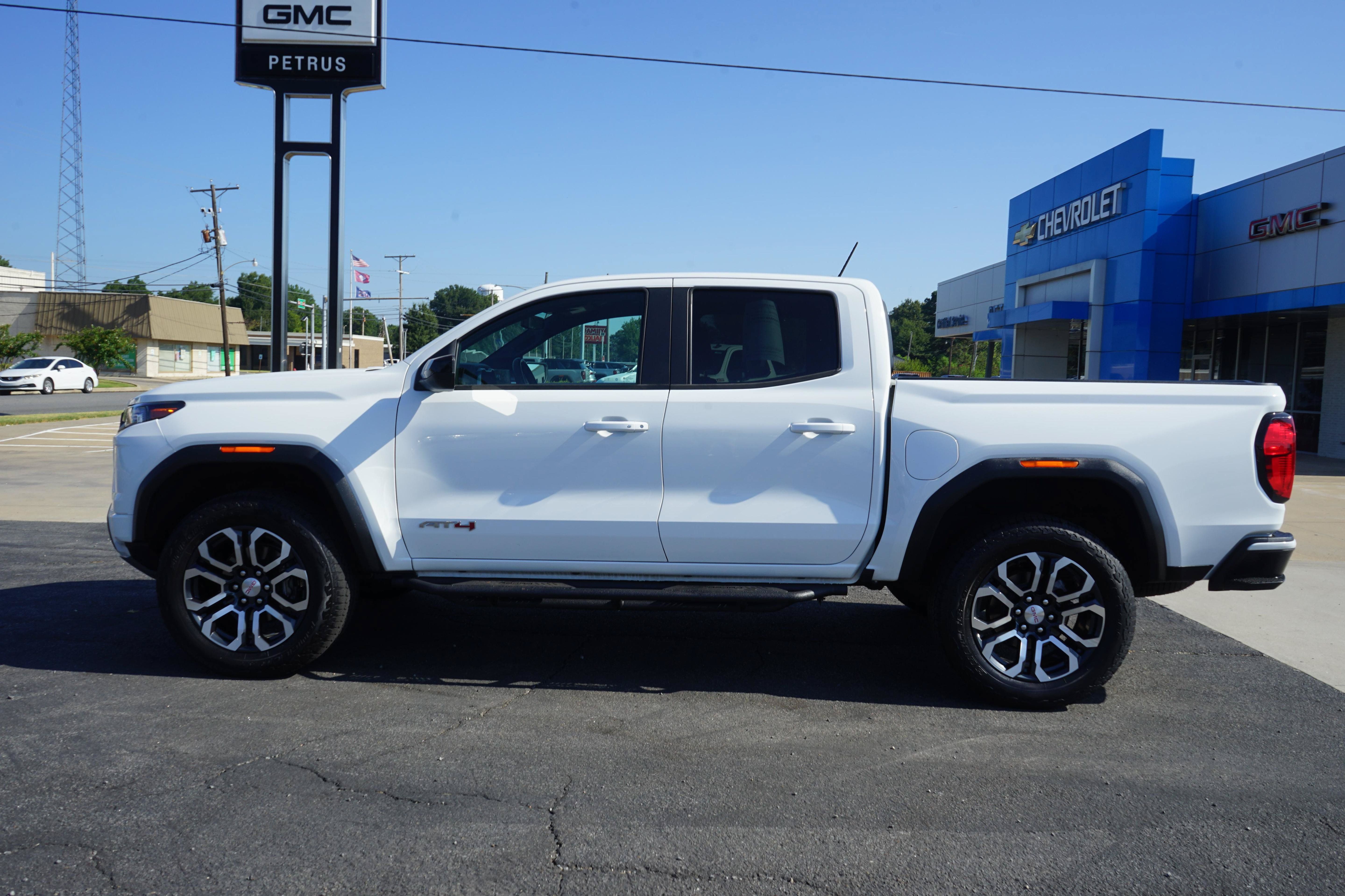 Used 2023 GMC Canyon AT4 w/ AT4 Premium Package AWD/4WD image 2