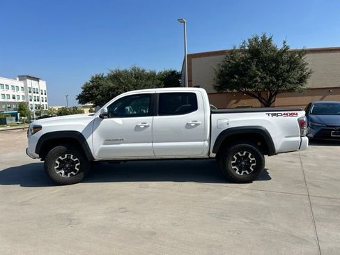 Used 2021 Toyota Tacoma TRD Off-Road w/ TRD Premium Off Road Package AWD/4WD image 6