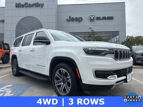 Used 2024 Jeep Wagoneer L Series II w/ Flexible Seating Group image 1