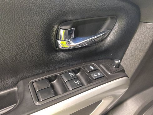 Used 2018 Nissan Titan SV w/ SV Convenience Package AWD/4WD image 27