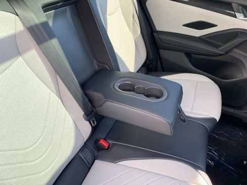 New 2025 Volkswagen Tiguan SE w/ Panoramic Sunroof Package image 53