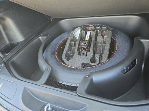 Used 2021 Jeep Grand Cherokee Laredo X image 15