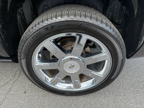 Used 2011 Cadillac Escalade Premium RWD image 49