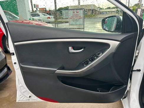 Used 2017 Hyundai Elantra GT FWD image 12