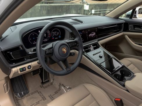 Certified 2025 Porsche Panamera image 4