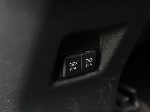 Used 2019 Toyota RAV4 XLE Premium w/ Cold Weather Package AWD/4WD image 19