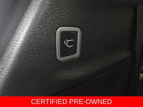 Used 2025 Chrysler Pacifica Select FWD image 14