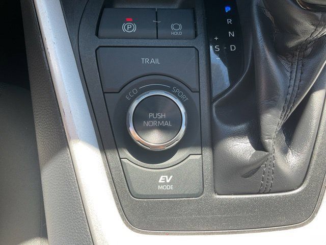 Used 2025 Toyota RAV4 LE AWD/4WD image 37