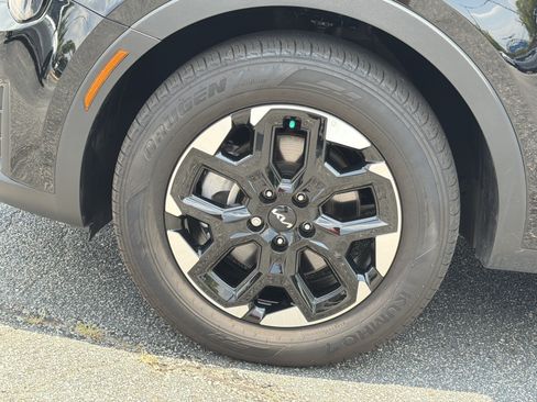 Used 2025 Kia Sorento S FWD image 28
