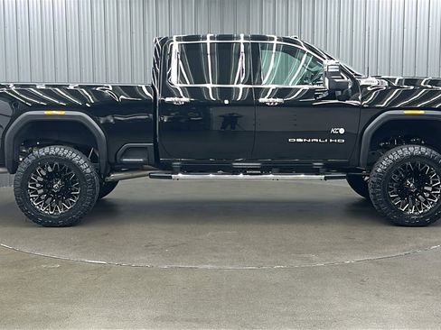 Used 2025 GMC Sierra 3500 Denali image 6