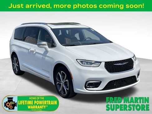 Used 2021 Chrysler Pacifica Pinnacle AWD/4WD image 1