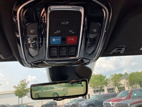 Used 2023 Jeep Grand Wagoneer Series II AWD/4WD image 15