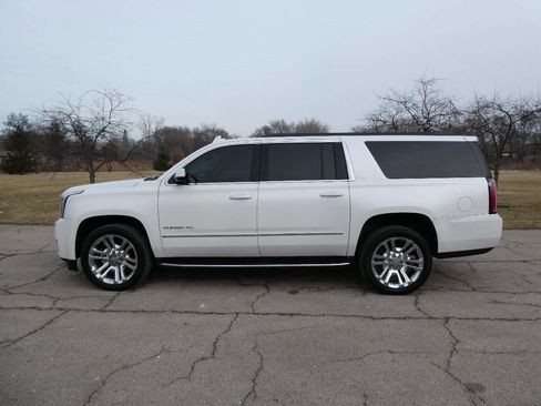 Used 2019 GMC Yukon XL SLT w/ Premium Edition AWD/4WD image 8