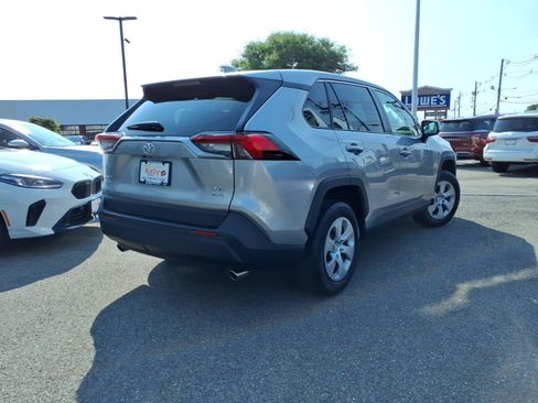 Used 2023 Toyota RAV4 LE AWD/4WD image 5