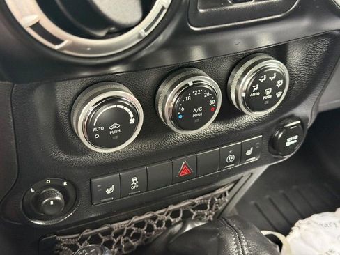 Used 2014 Jeep Wrangler Unlimited Rubicon w/ Connectivity Group AWD/4WD image 24