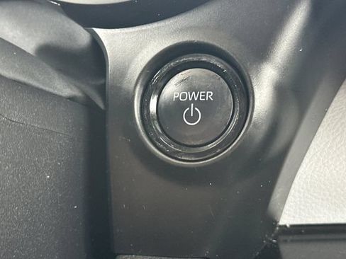 Used 2025 Toyota Sienna LE FWD image 28