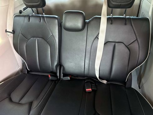 Used 2023 Chrysler Pacifica Limited w/ Uconnect Theater Family Group AWD/4WD image 14