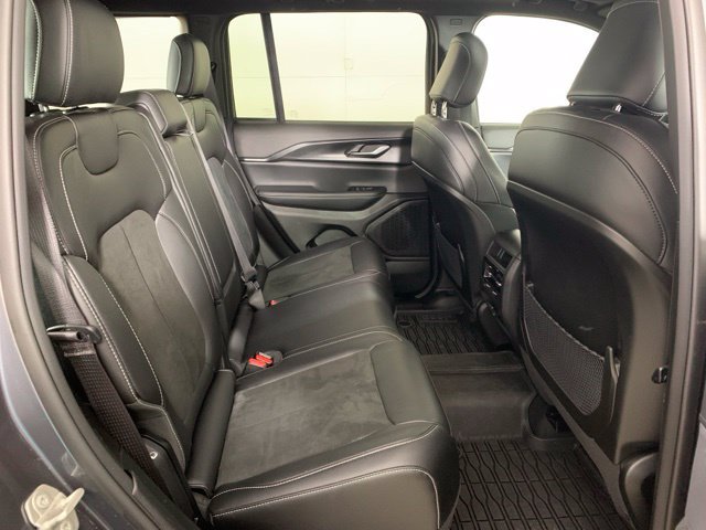 Used 2023 Jeep Grand Cherokee Altitude AWD/4WD image 24