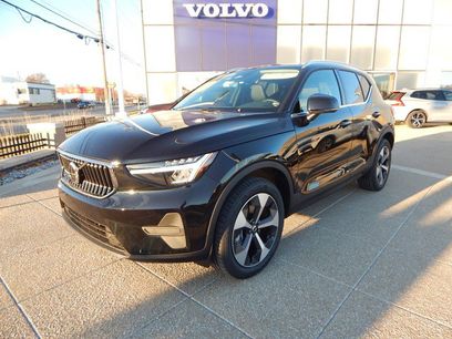 New 2025 Volvo XC40 B5 Core w/ Protection Package Premier