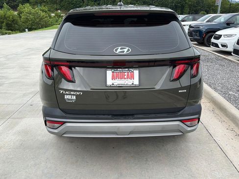 Used 2025 Hyundai Tucson SE AWD/4WD image 4