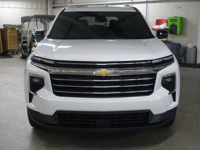 Used 2025 Chevrolet Traverse LT w/ Sun and Wheel Package