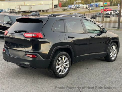 Used 2015 Jeep Cherokee Latitude image 6