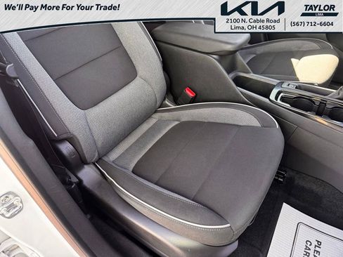 Used 2025 Chevrolet TrailBlazer LT AWD/4WD image 12