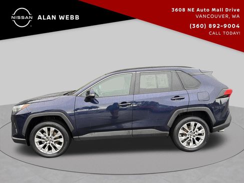 Used 2022 Toyota RAV4 XLE Premium AWD/4WD image 6