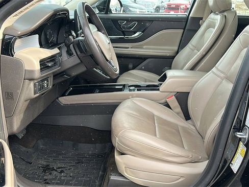 Used 2021 Lincoln Corsair Standard w/ Premium Package image 13